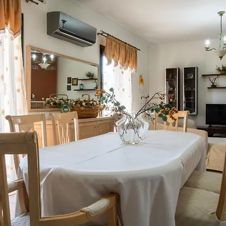 Villa Spacious House In A Quiet Neighbourhood